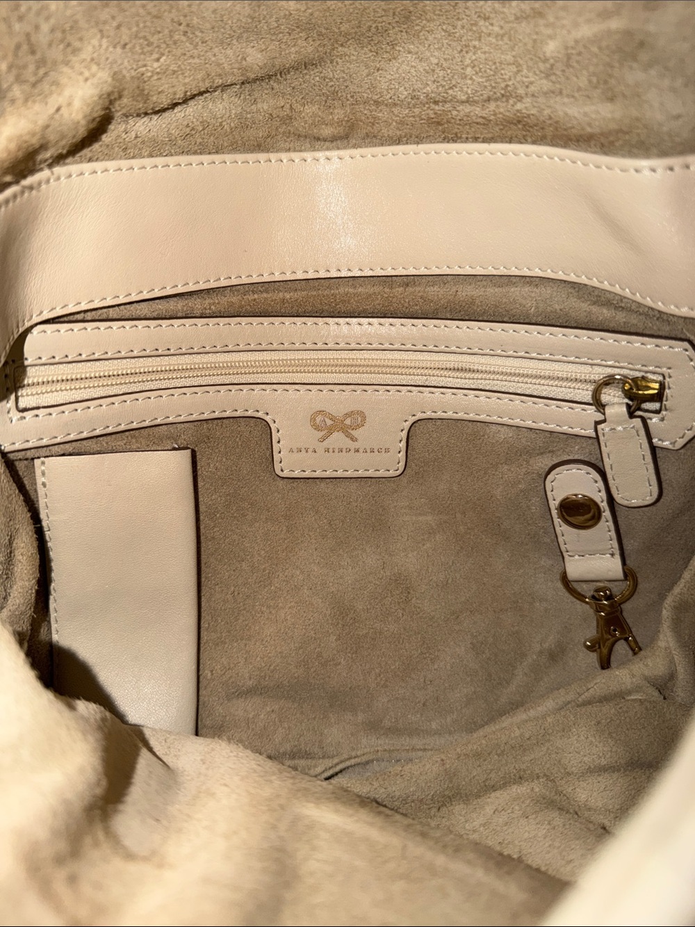 Anya Hindmarch Cream Quilted Shoulder Bag with Gold Chain - Picture 4 of 7